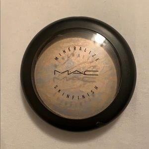 MAC Mineralize Skinfinish in Lightscapade